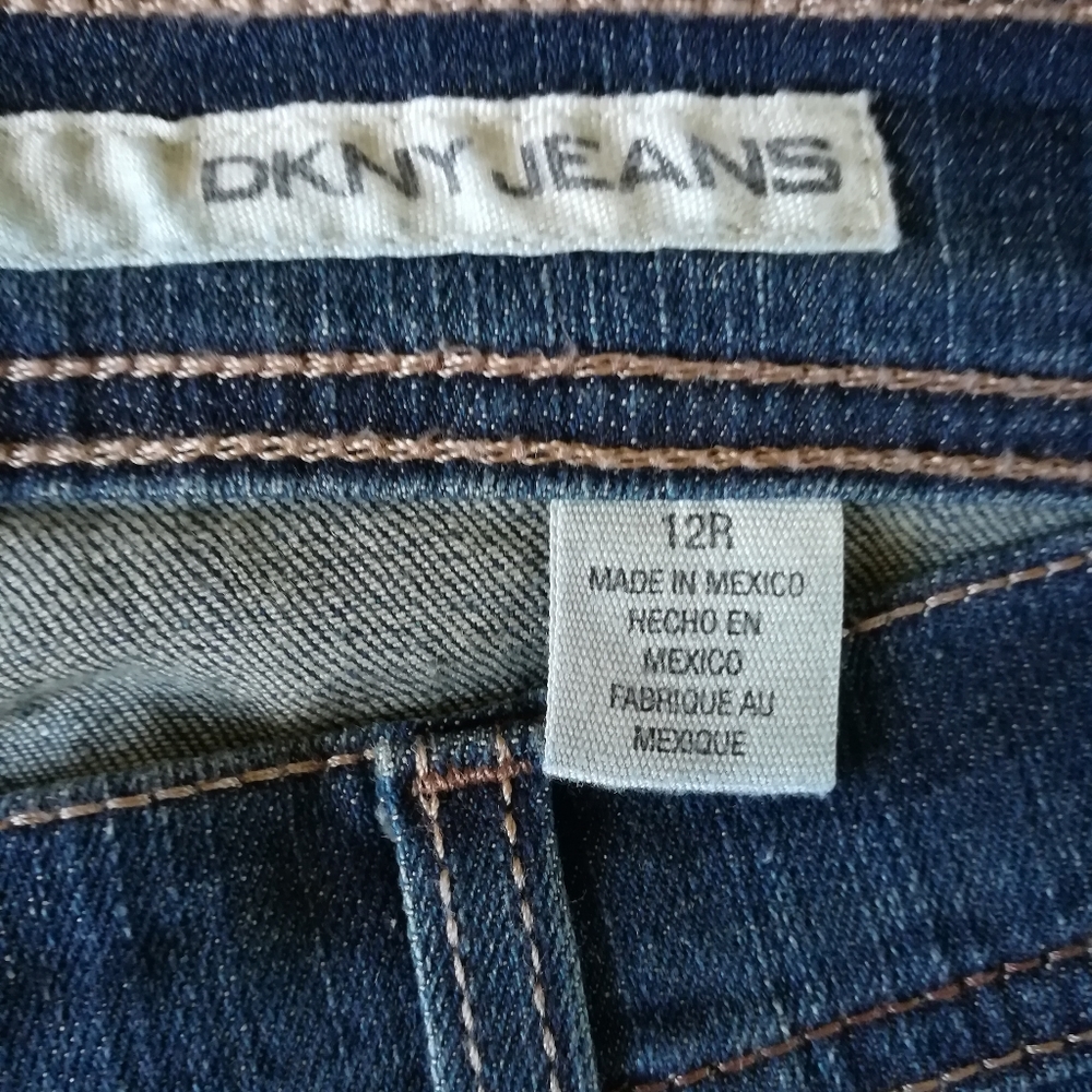 DKNY classic straight NWT jeans ,size 12R / 32" - Picture 3 of 7